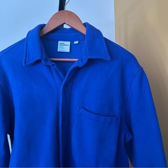 Aritzia TNA Cozy Fleece Boyfriend Fit Shacket Button Up Shirt Pocket Blue Size M - Picture 2 of 5